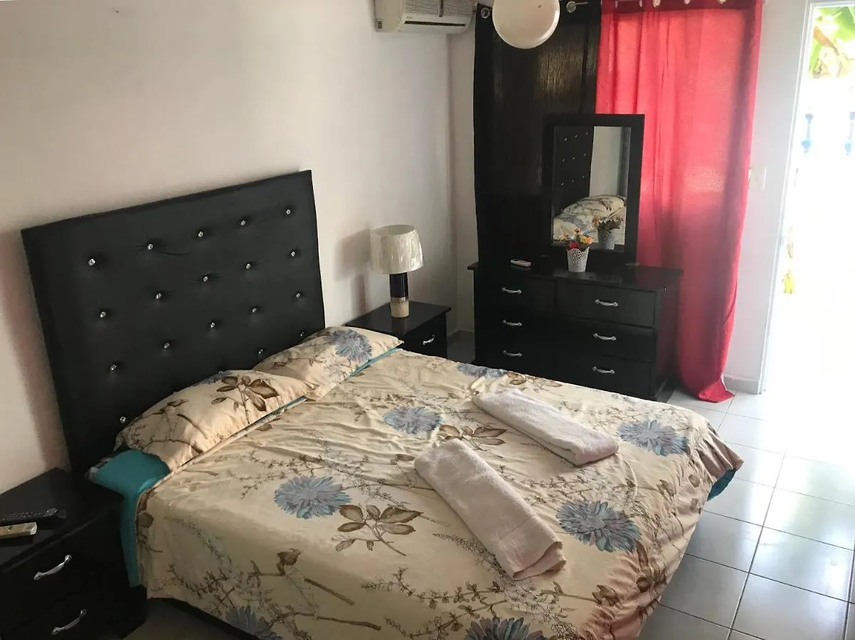Hotel Restaurante Thomas Boca Chica